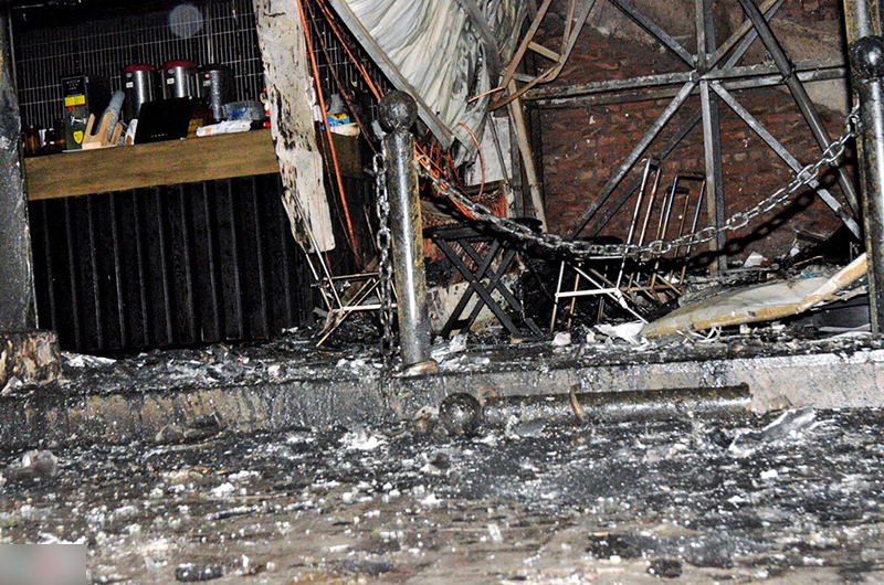 Hiện trường vụ cháy quán trà sữa Royal Tea ở Hồ Gươm Plaza